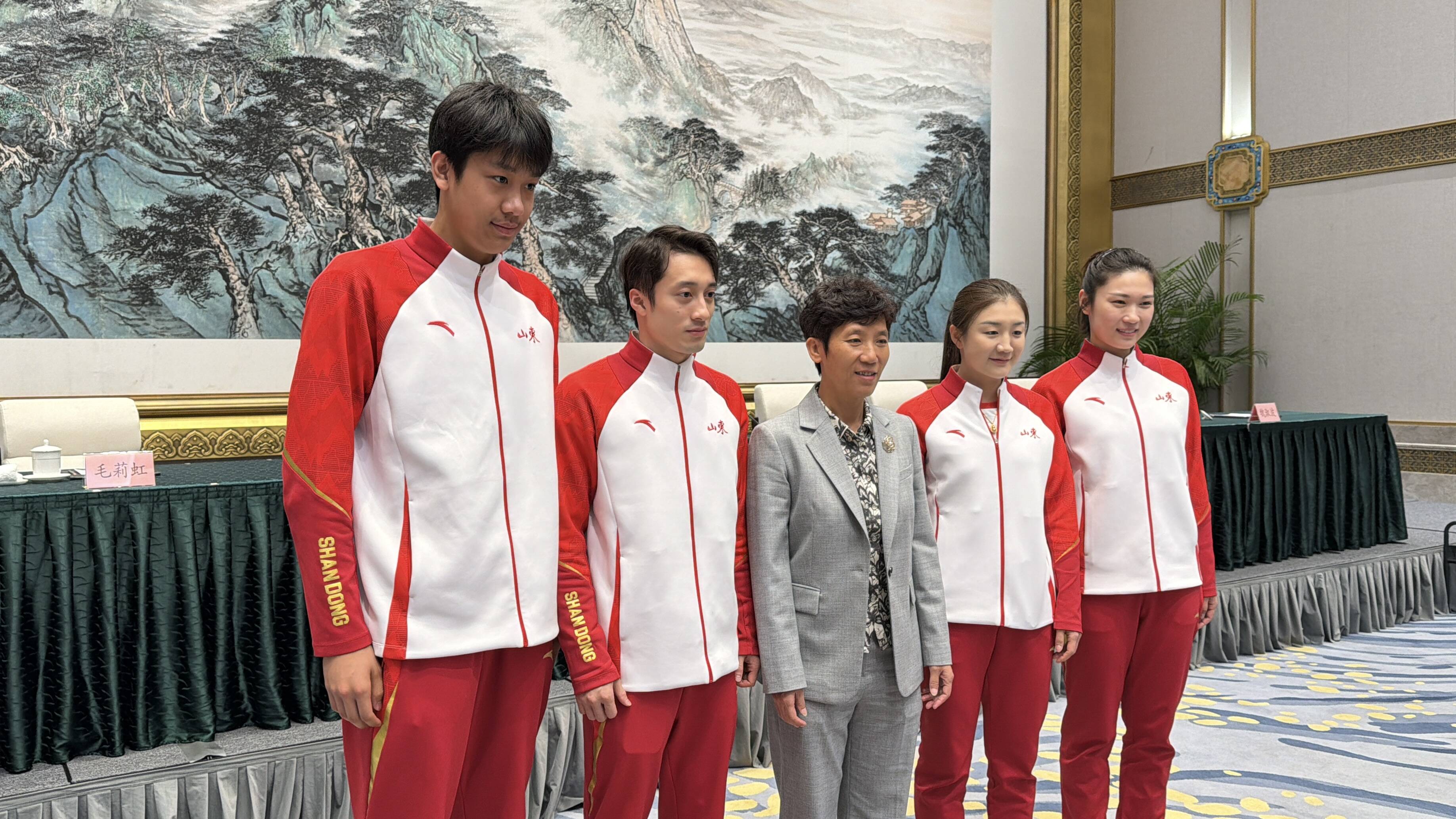 陳夢與恩師喬雲萍自拍，鬆弛狀態盡顯師徒情