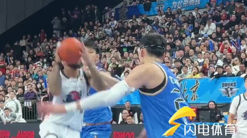 山東高速男籃戰勝北京首鋼，塞巴斯蒂安表揚謝智傑