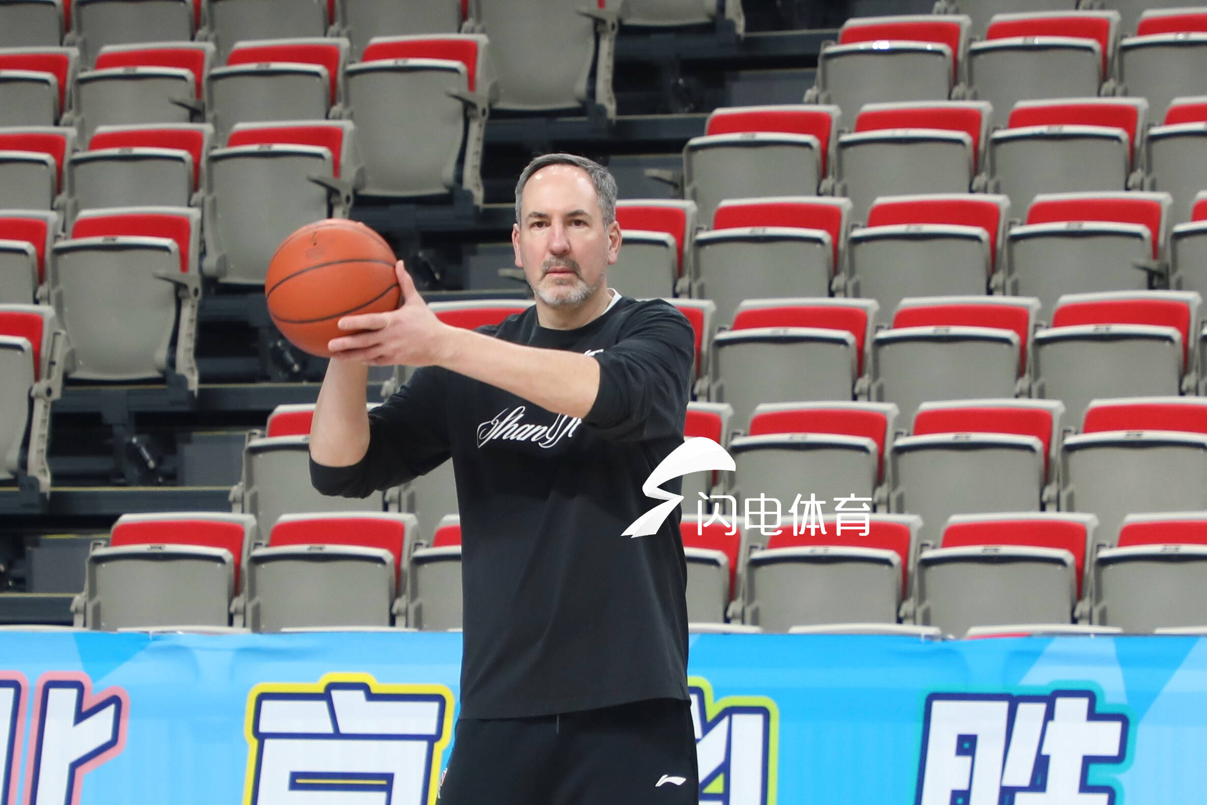 京鲁大战：连胜之师火拼争冠军团，山东男篮能否再演黑马本色