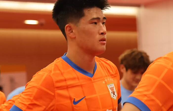 山东泰山与20岁后卫彭啸续约，合同期至2030年底