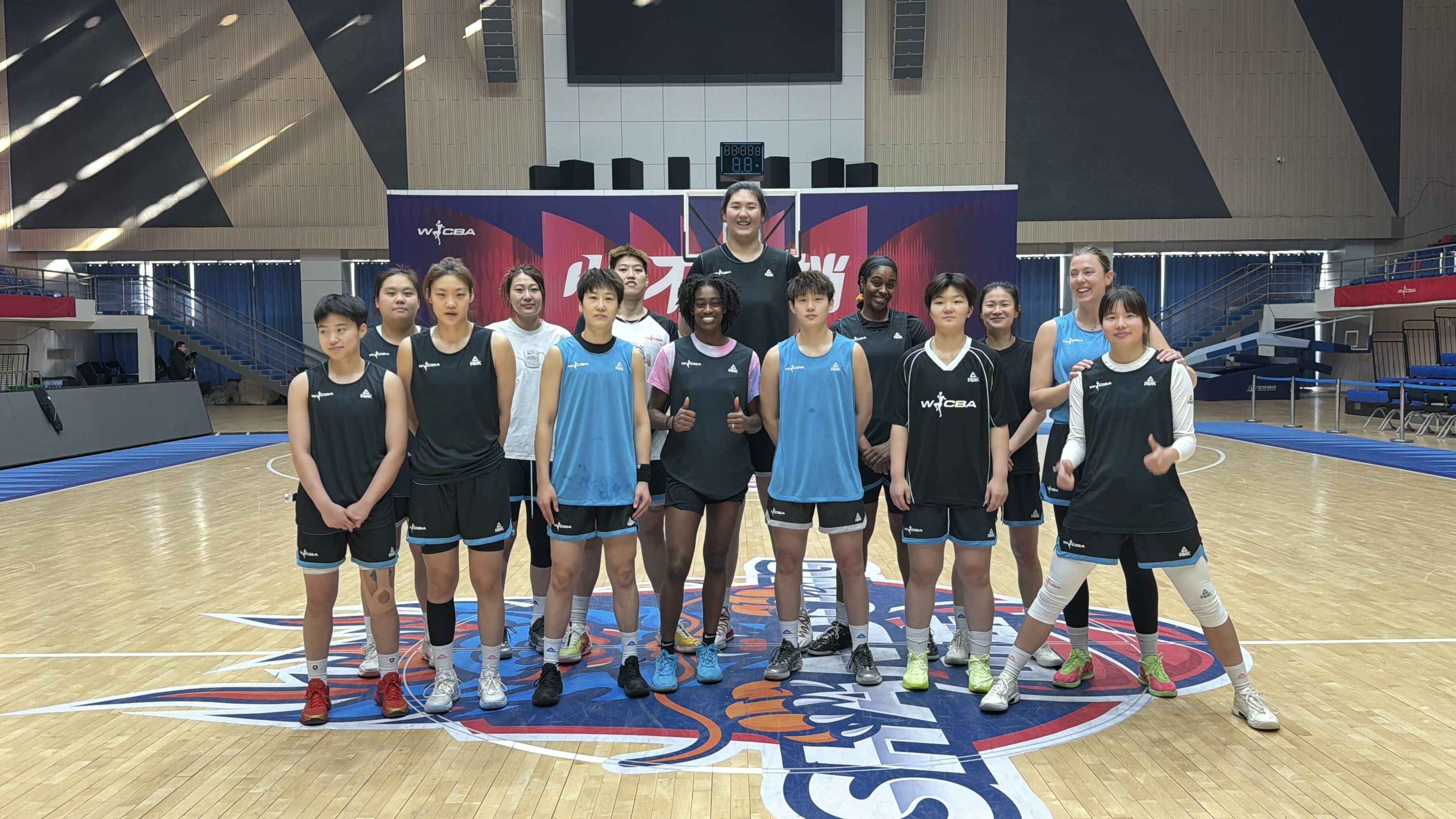 篮球贺岁，一马当先！山东高速男女篮给您拜年啦