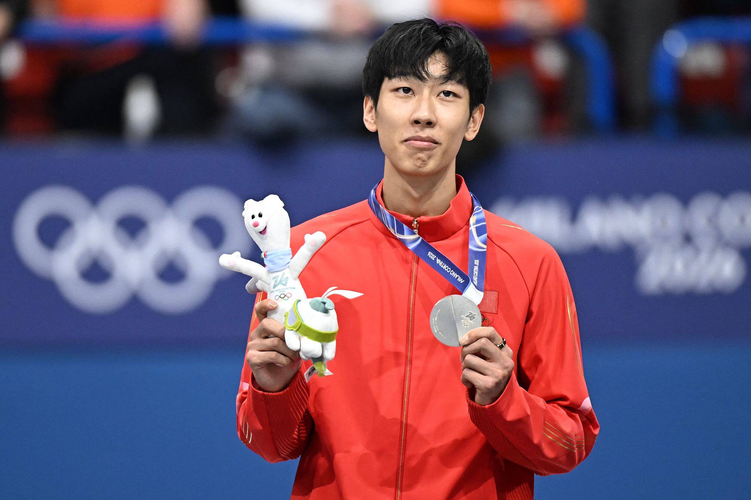 走出失误阴霾拼下一枚银牌 孙龙获得短道速滑男子1000米银牌