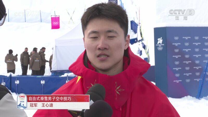 顶配浪漫！奥运冠军夫妇徐梦桃、王心迪采访神同步