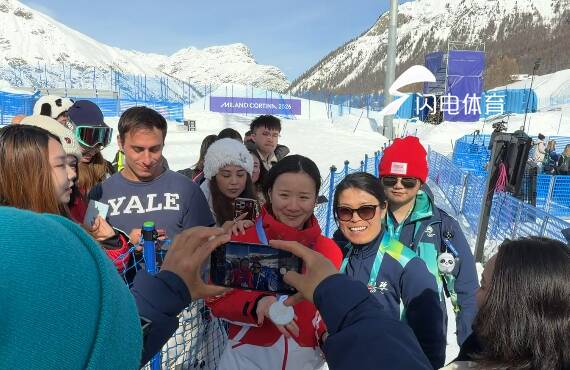 山东选手李方慧米兰冬奥摘银后,第一心愿:回家见爸妈