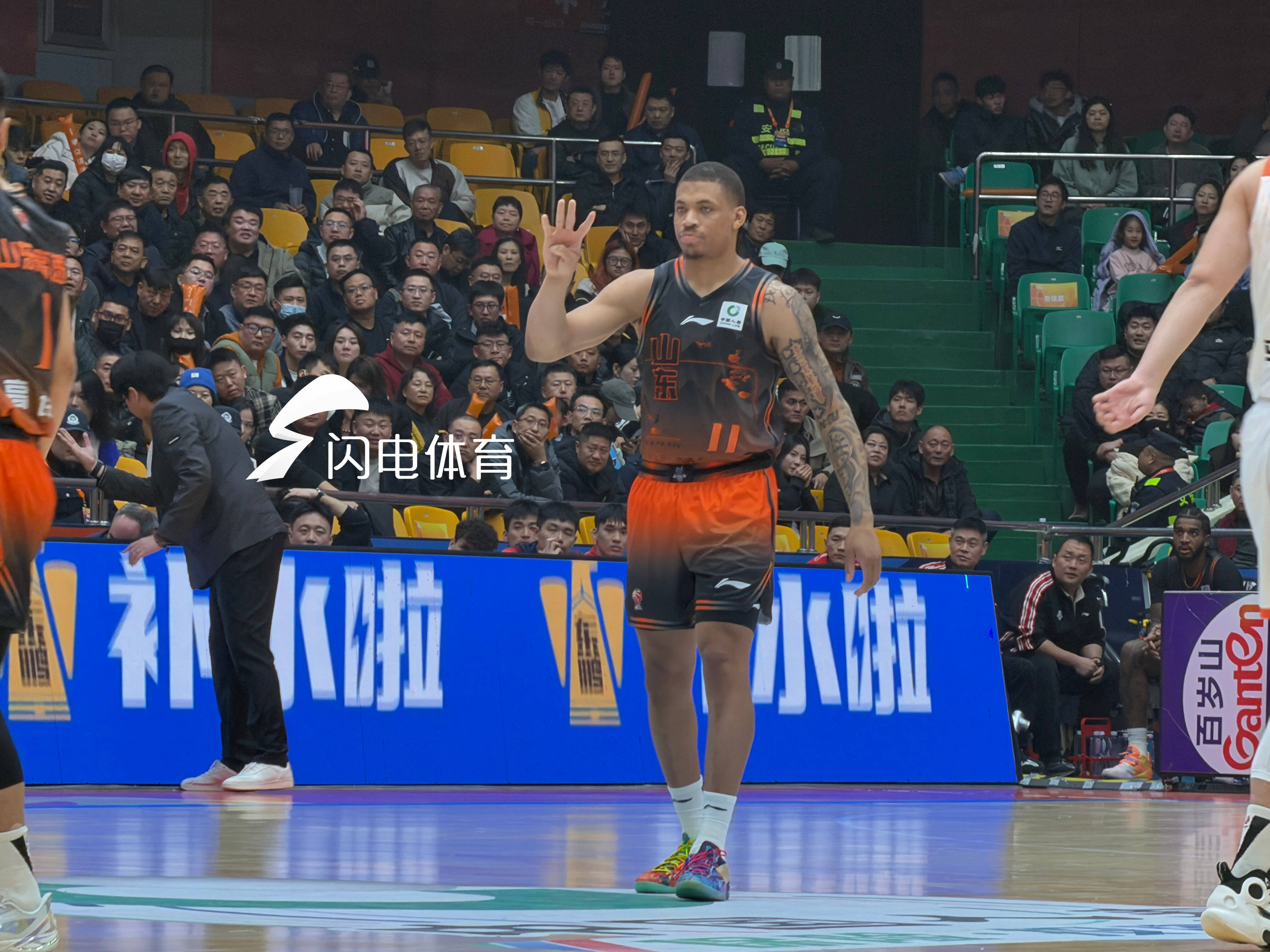 山东高速外援约翰逊首秀8分1板，邱彪：态度我们100%认可