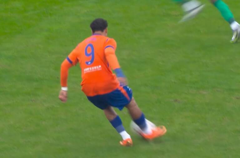 中超官方公布第2轮最佳球员 山东泰山的克雷桑当选