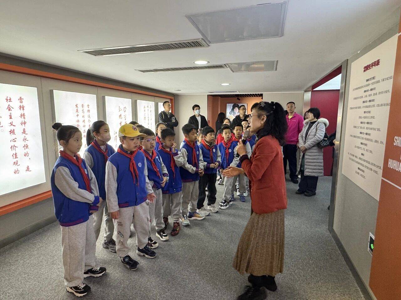 传递温暖力量！济南育秀中学开展雷锋月社会实践活动