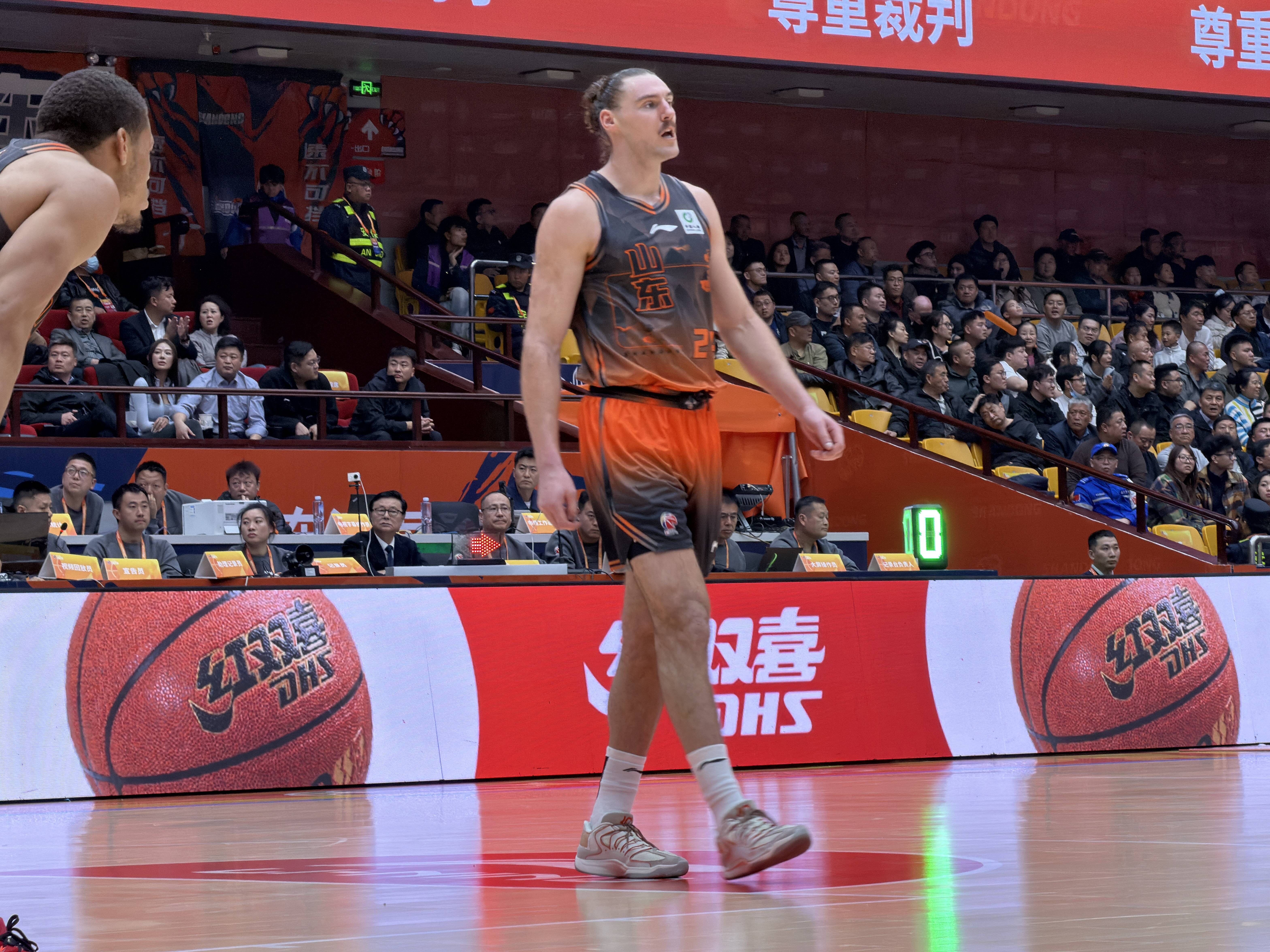 斯蒂尔主场首秀轰 27+5 赛后直言邱导懂我