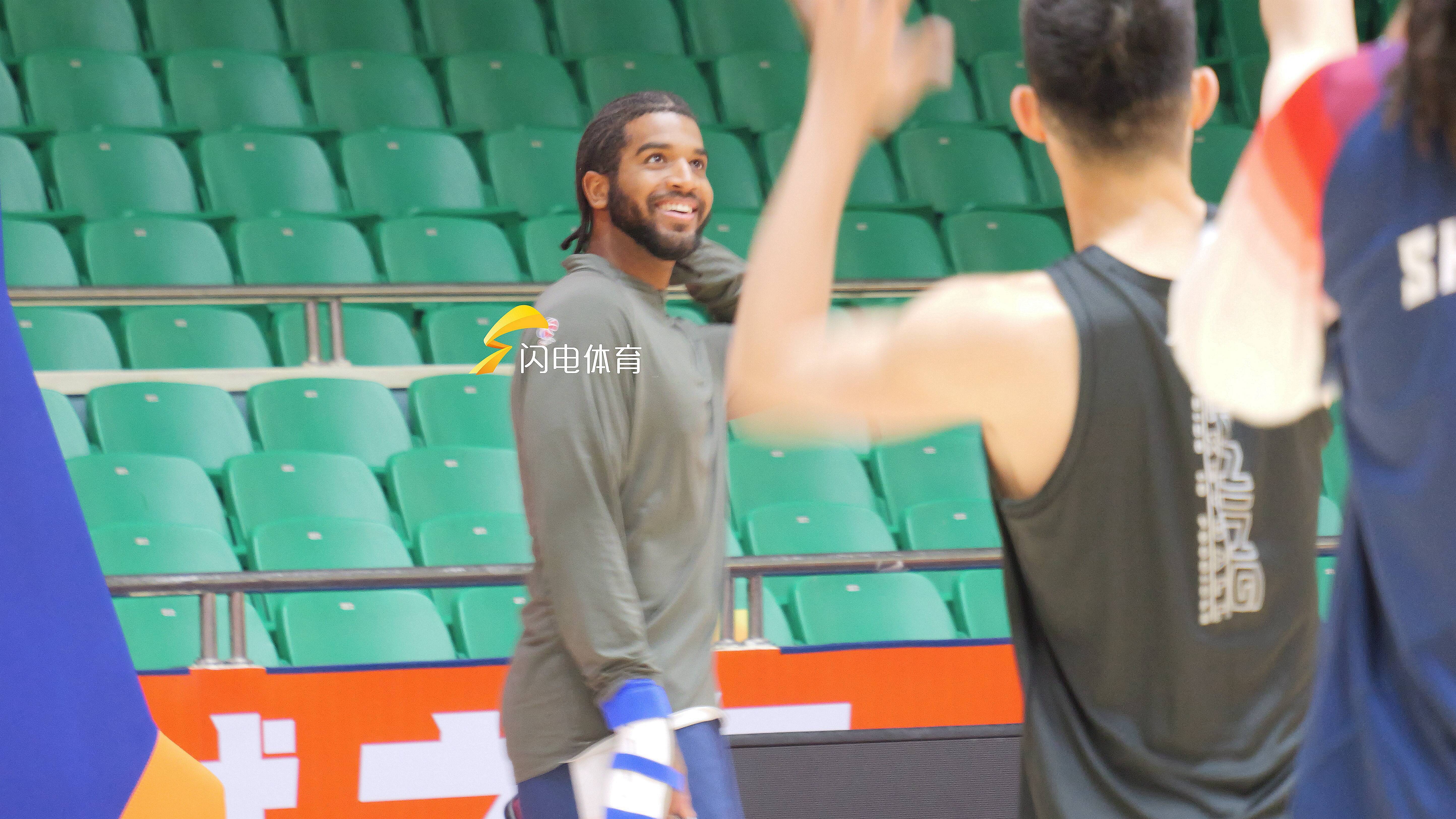 邱彪透露克里斯恢复情况：明日开始有球训练