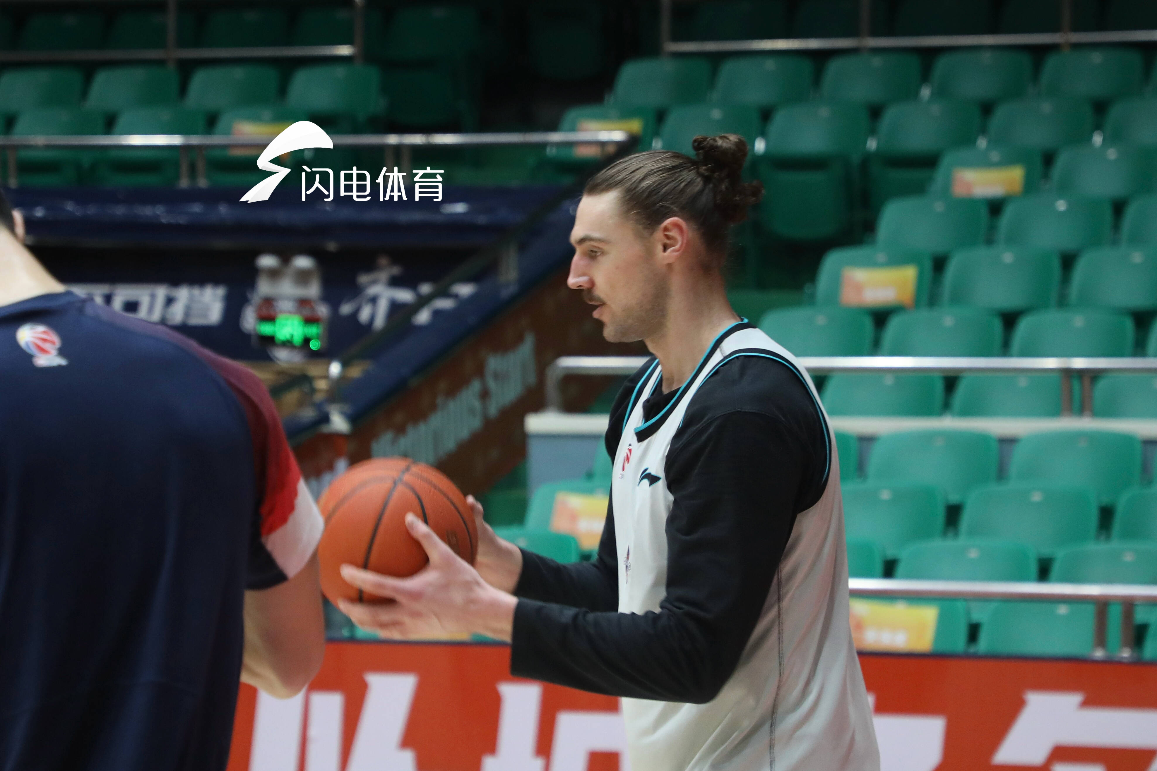 山东高速男篮重新注册克里斯 邱彪：克里斯出场时间看状态