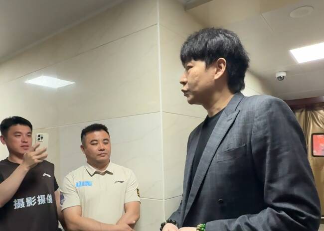 山东高速男篮战胜辽宁晋级八强 邱彪赛后总结强调“一家人”