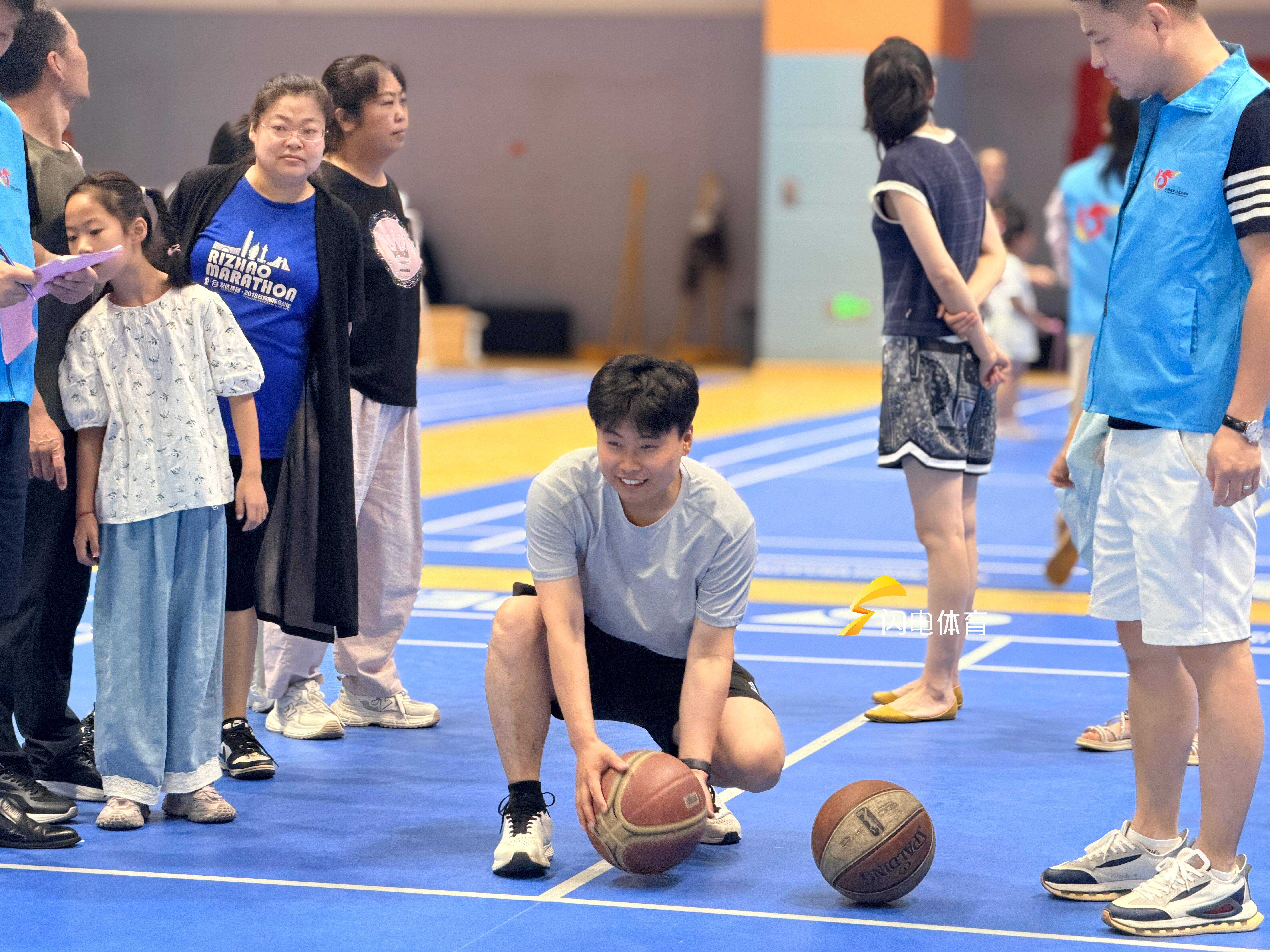 MK体育集团“好运山东”2026年山东省社区运动会示范活动走进日照高新区新阳社区(图4)