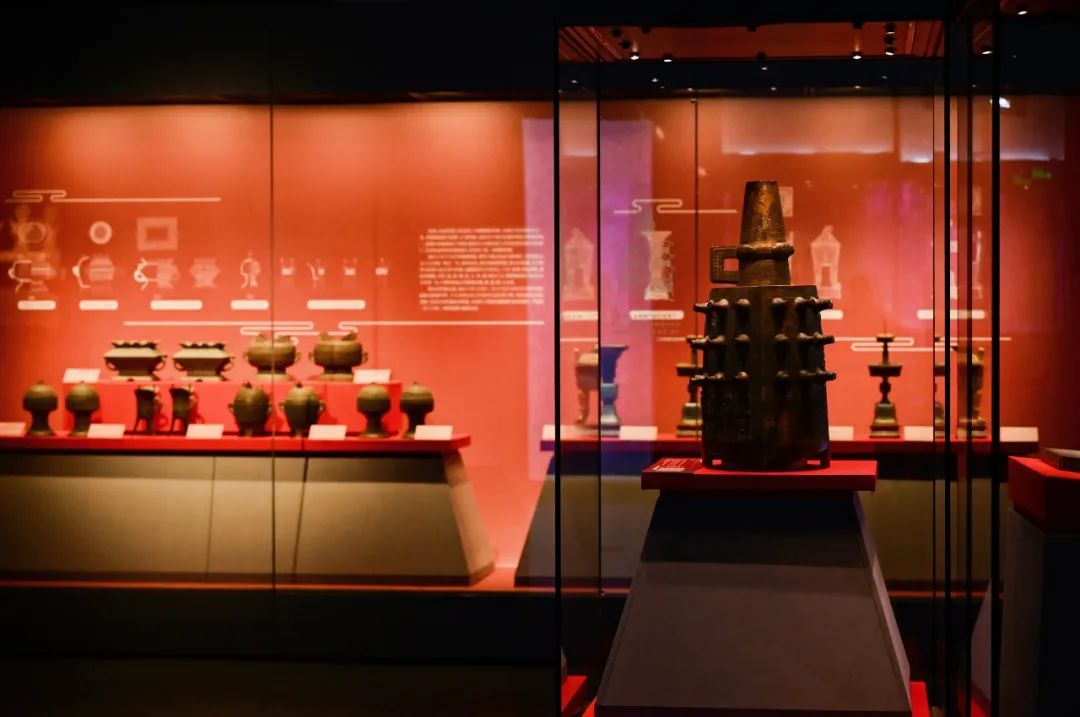 孔府旧藏礼乐服饰文物特展在中国丝绸博物馆展出