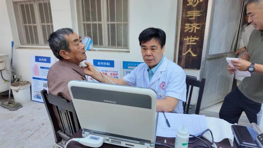 济南南郊医院普外科王兆太主任,综合内科郭艳丽主任,张岩护士,骨科