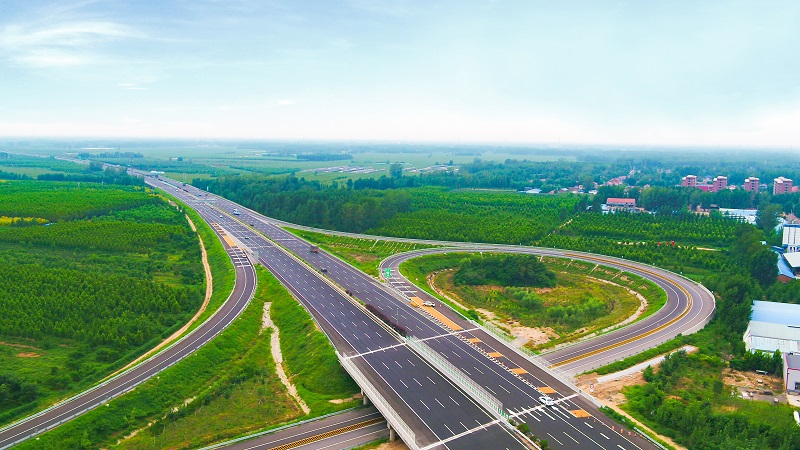 菏泽市首条双向八车道高速公路——日兰高速巨野西至菏泽段改扩建项目