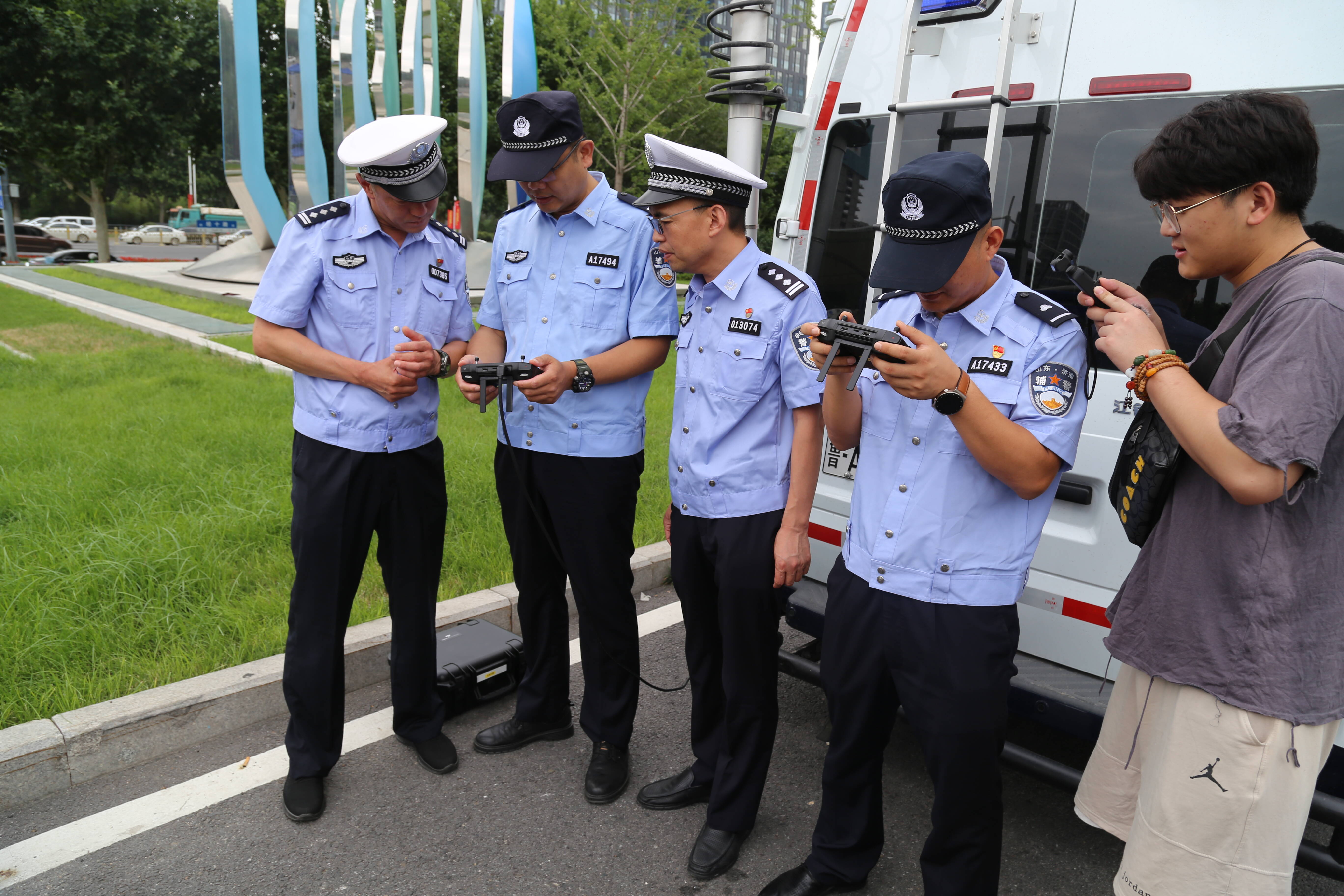 天眼在行动济南交警两小时抓拍机动车违法行为100多起