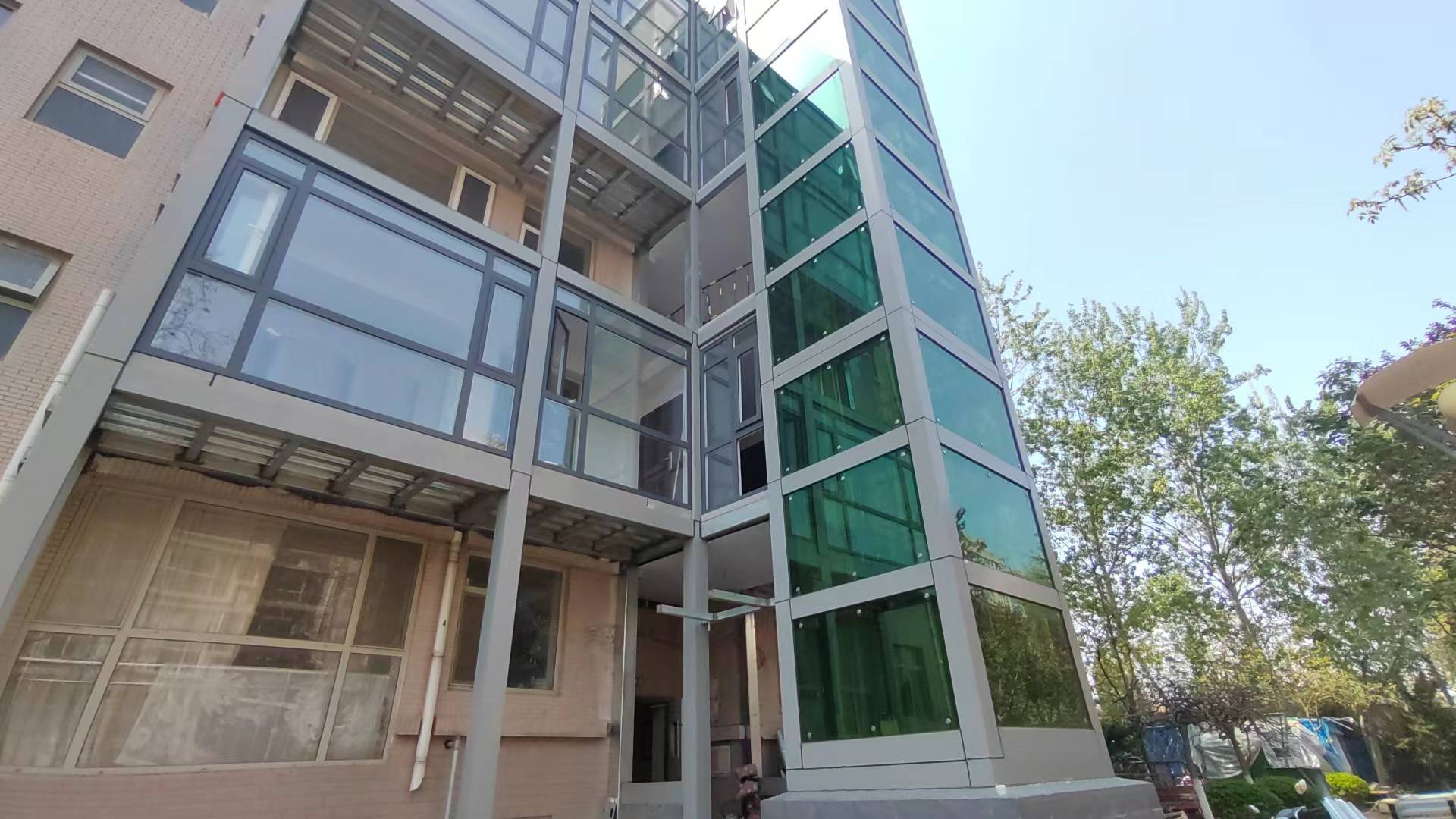 济南师大新村小区说好的安电梯后扩阳台为何不行了
