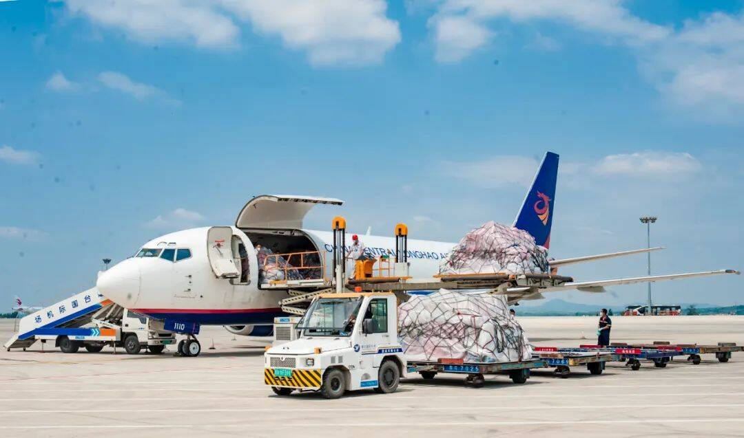 山东省机场管理集团烟台国际机场携手京东快递樱桃航班再添运荔