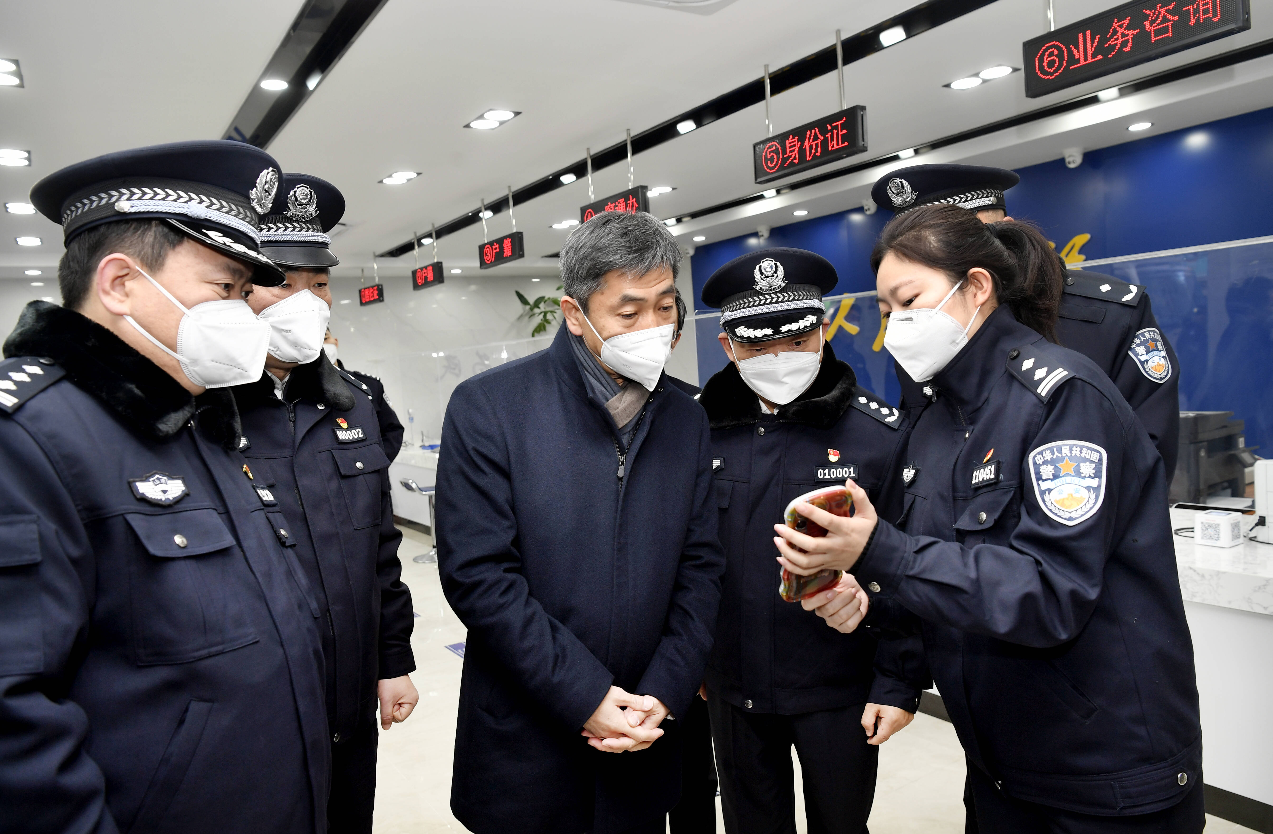 窦梦迪)1月20日上午,山东省副省长,省公安厅党委书记,厅长李伟到济南