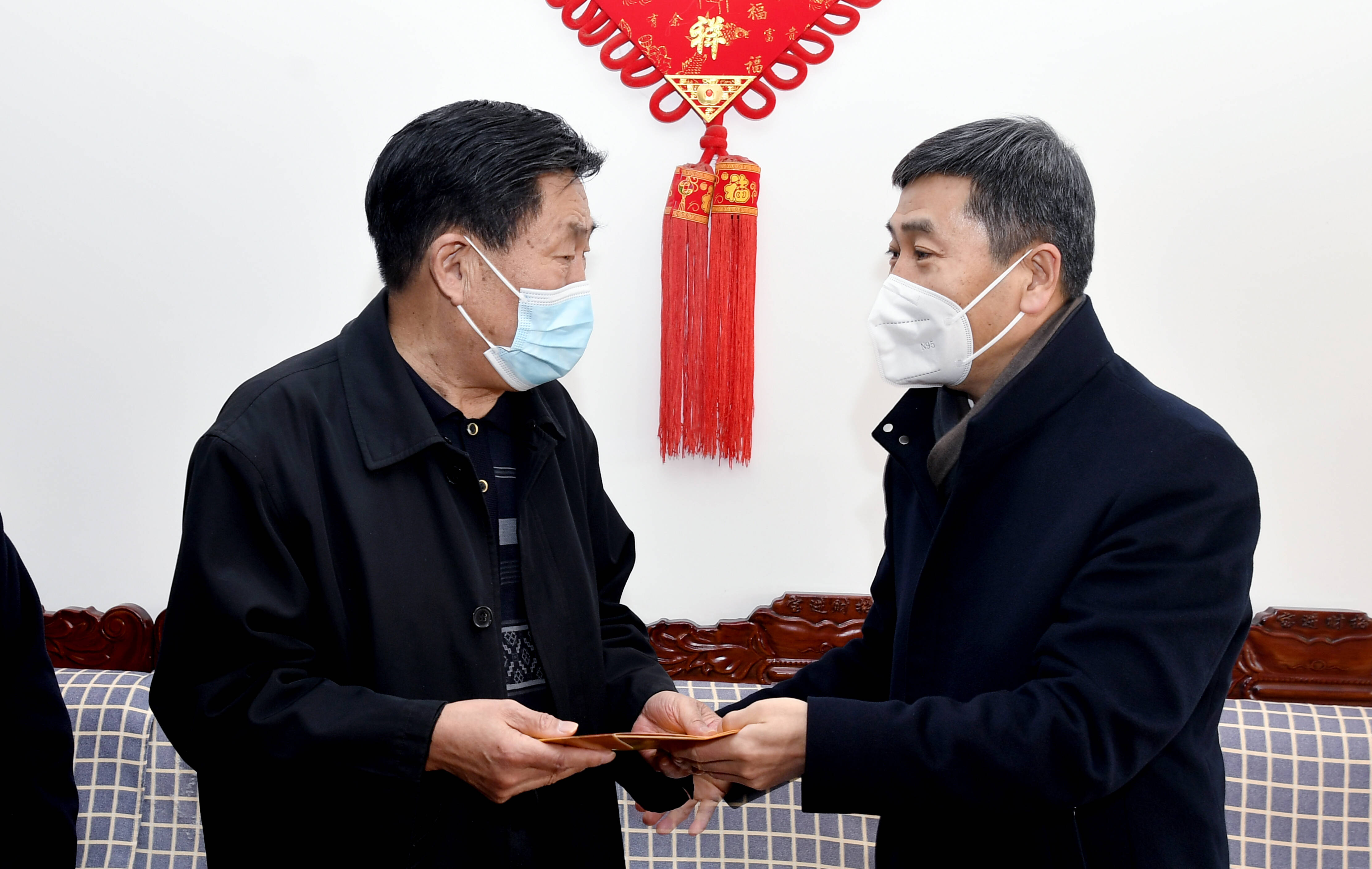 李伟到济南市调研指导春节安保工作走访慰问基层单位和退休困难民警