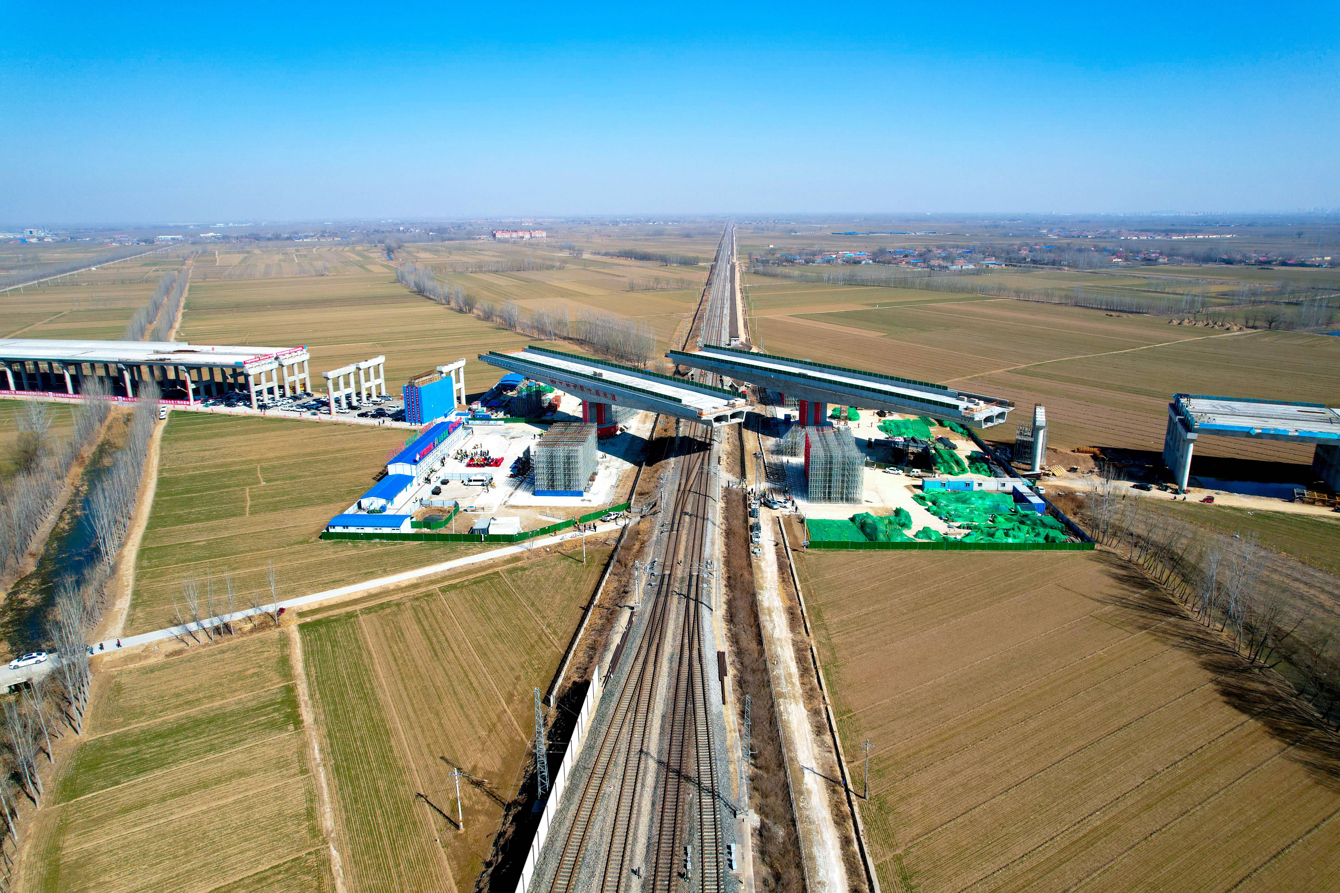 华丽转身济南大西环项目跨邯济铁路立交桥成功转体