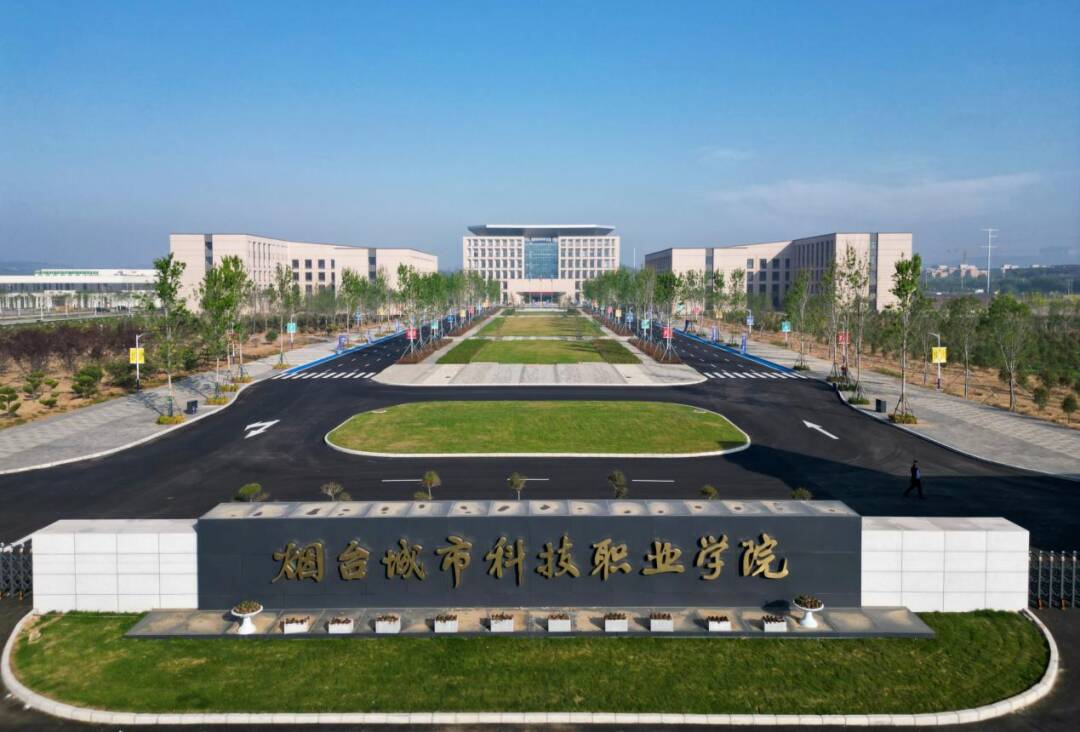 闪电号>专栏>综合广播>东方剑桥教育集团董事长,烟台城市科技职业学院