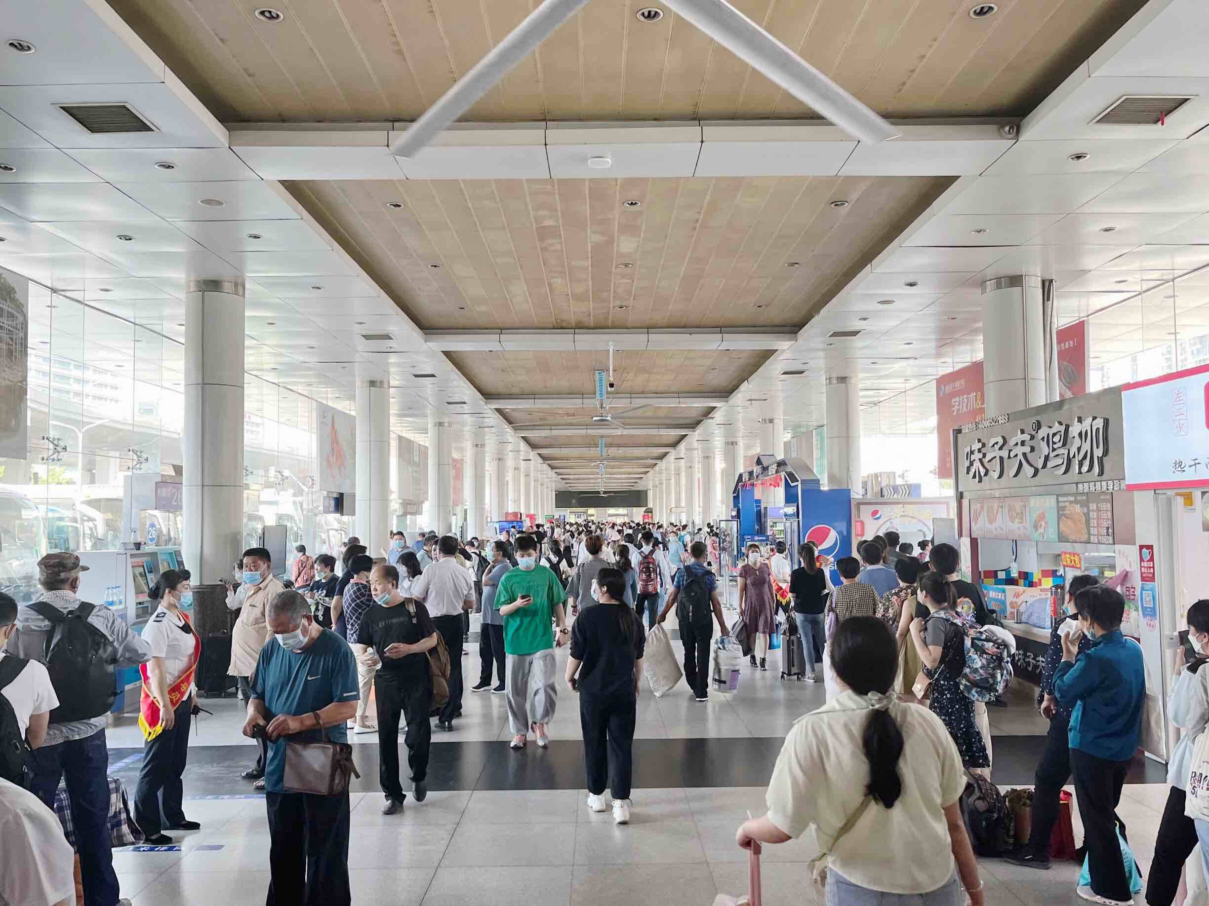 综合广播高荇)今天,济南长途汽车总站迎来了即将到来的端午节出行客流