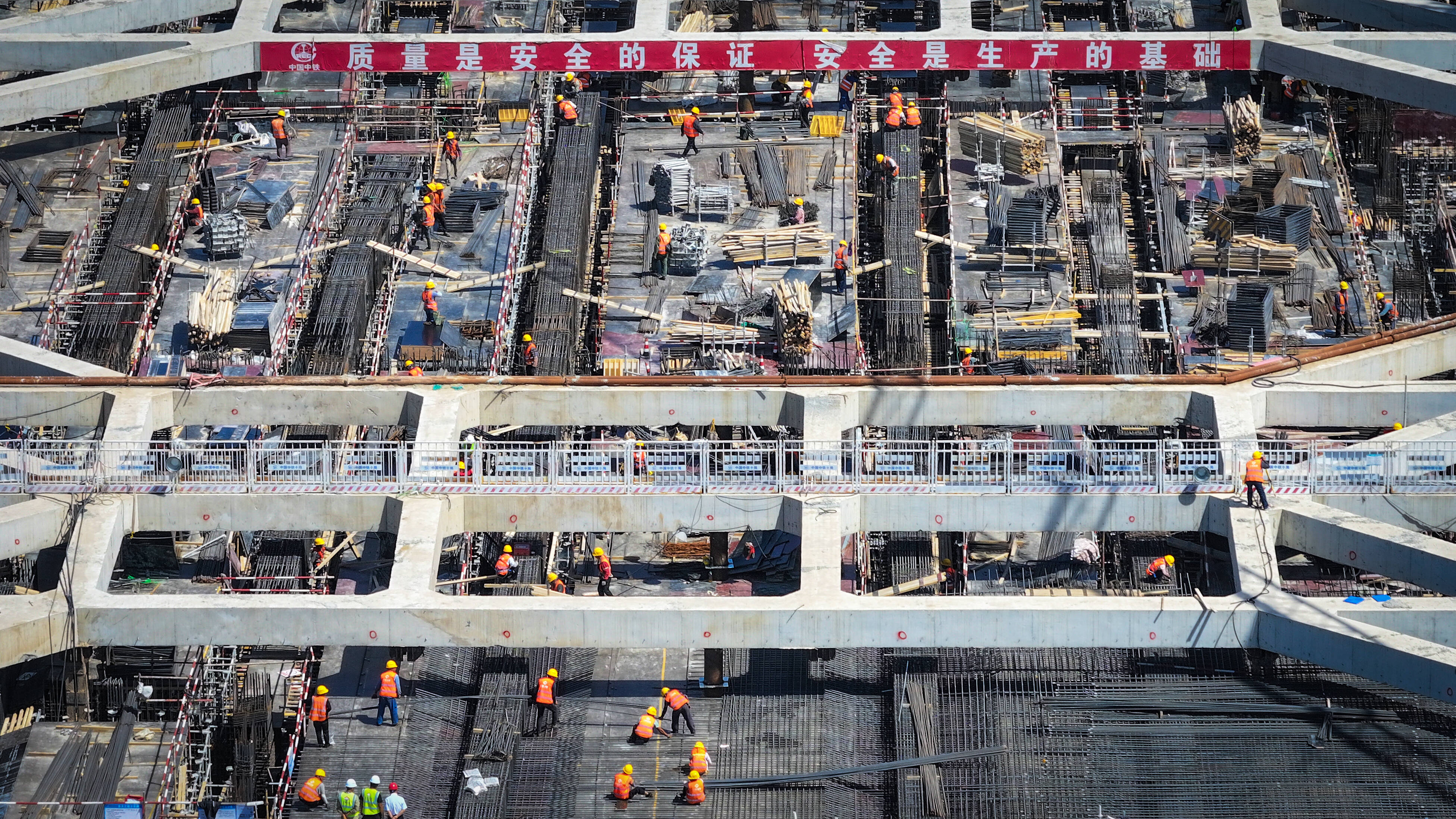 济南机场二期改扩建工程地铁3号线代建段完成主体结构施工