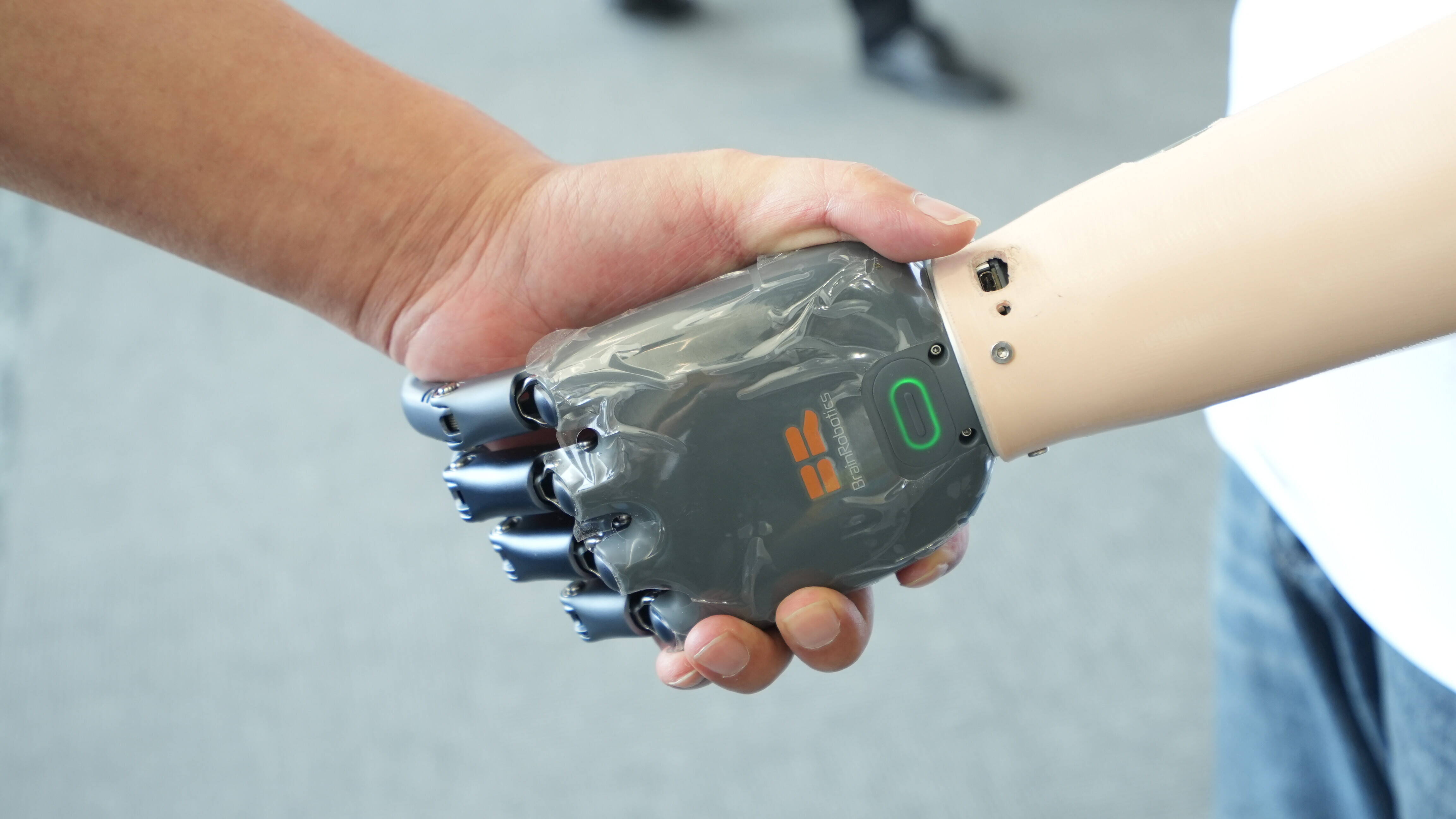 科技赋能残疾人生活新希望 海氏海诺残疾员工智能假肢安装项目圆满