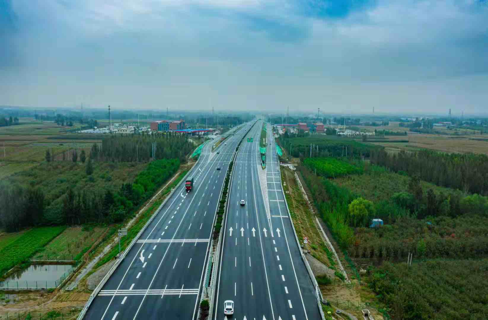 全国最长智慧高速公路建成通车