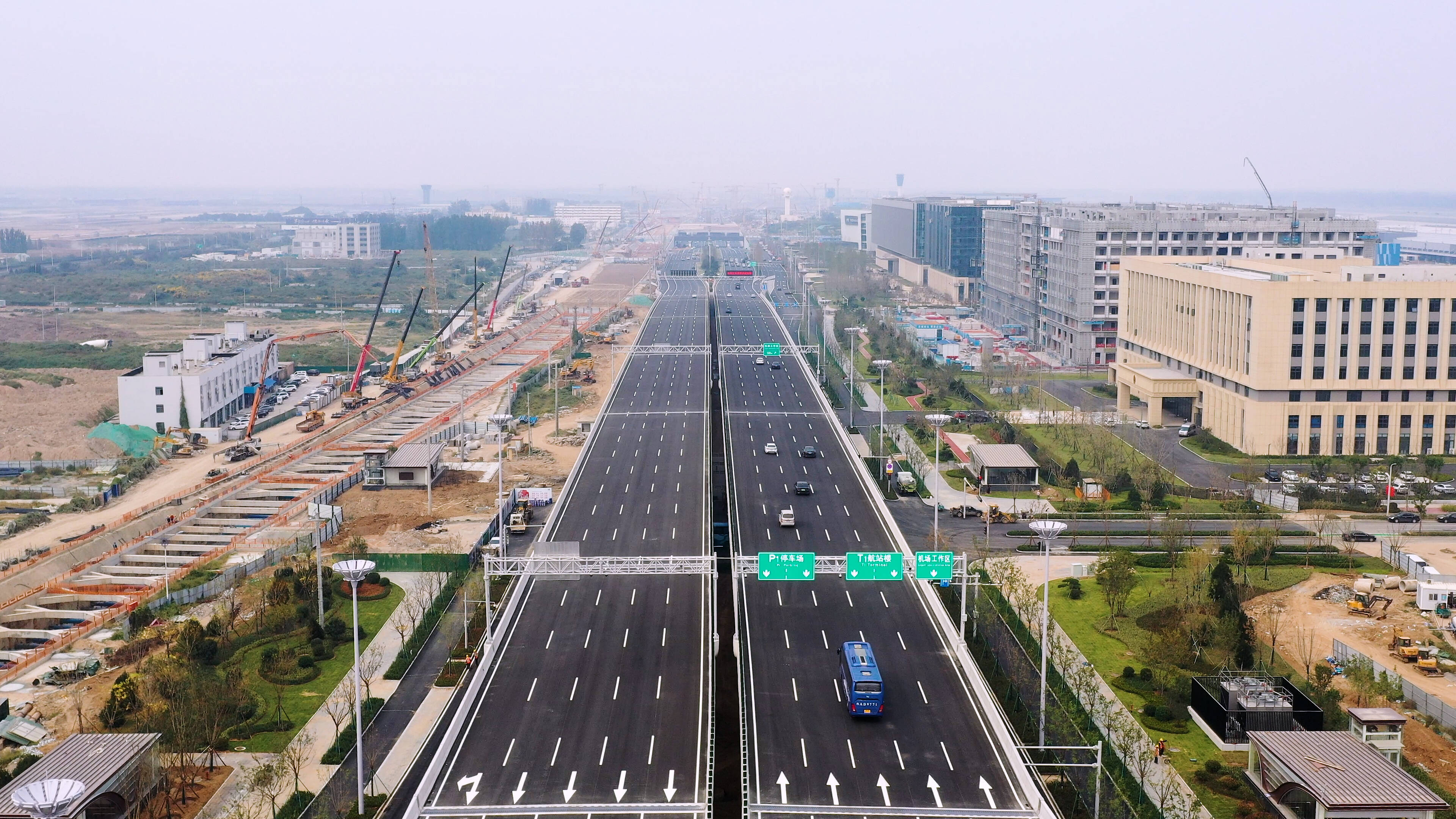 機場主進場路通車！濟南首條雙向10車道高架路建成投用