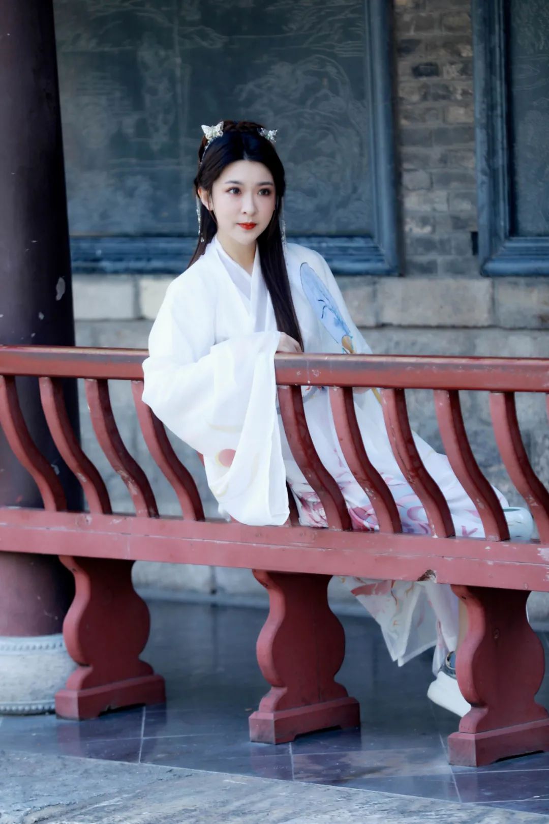 是谁惊艳了时光主持人着汉服亮相快来get你的同款私服吧