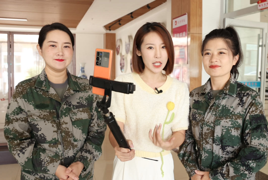 喜迎国庆致敬老兵崔璀携退伍女兵姚冬青袁茜走进沂南抗战老兵照护中心