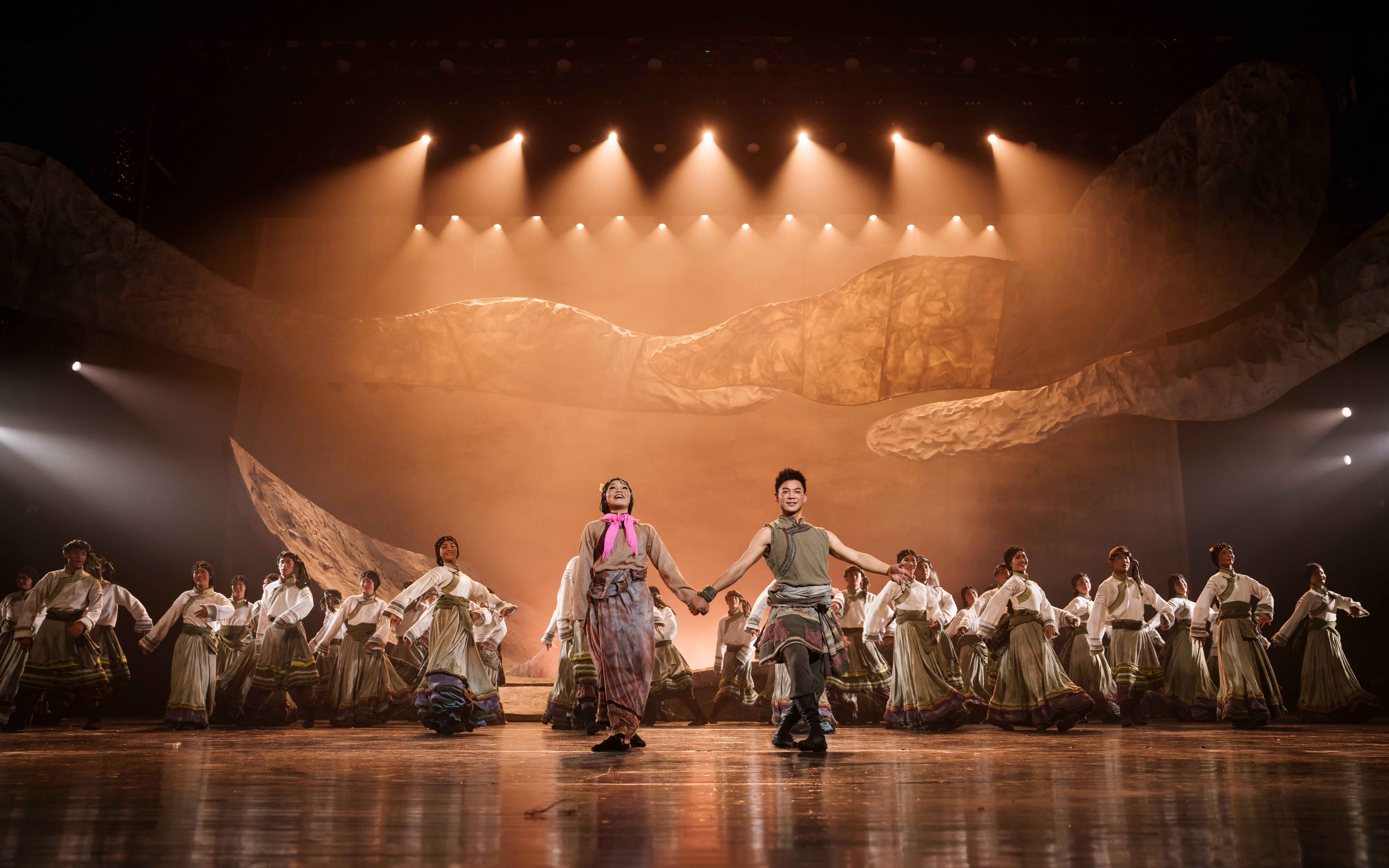 从草原到泉城!《金银滩・金银花开》用舞蹈串联鲁青情谊,共传红色薪火