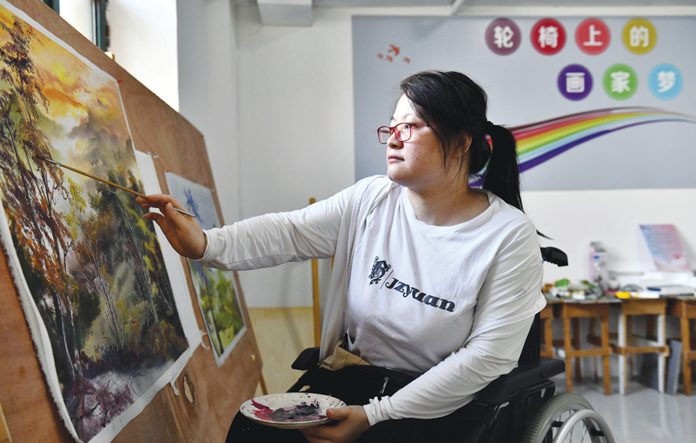 “轮椅上的画家梦”助残扶贫公益项目，以变“输血”为“造血”的项目化运作模式，使轮椅上的残疾人通过自身努力足不出户即可获得收入，实现就业创业。