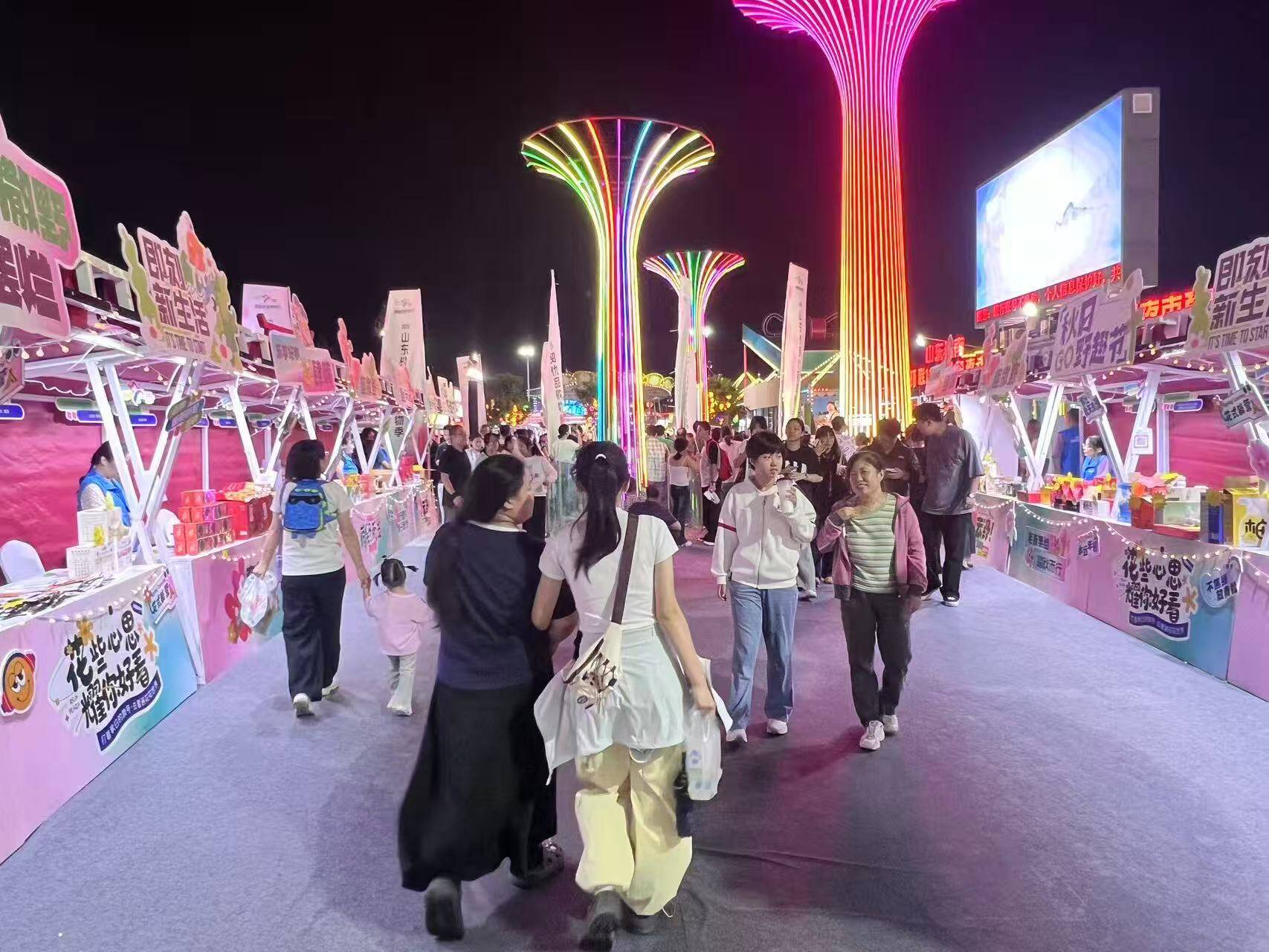 感知山东记者谈｜“稳”是政策底盘，“进”是市场烟火——双节消费市场的山东答卷