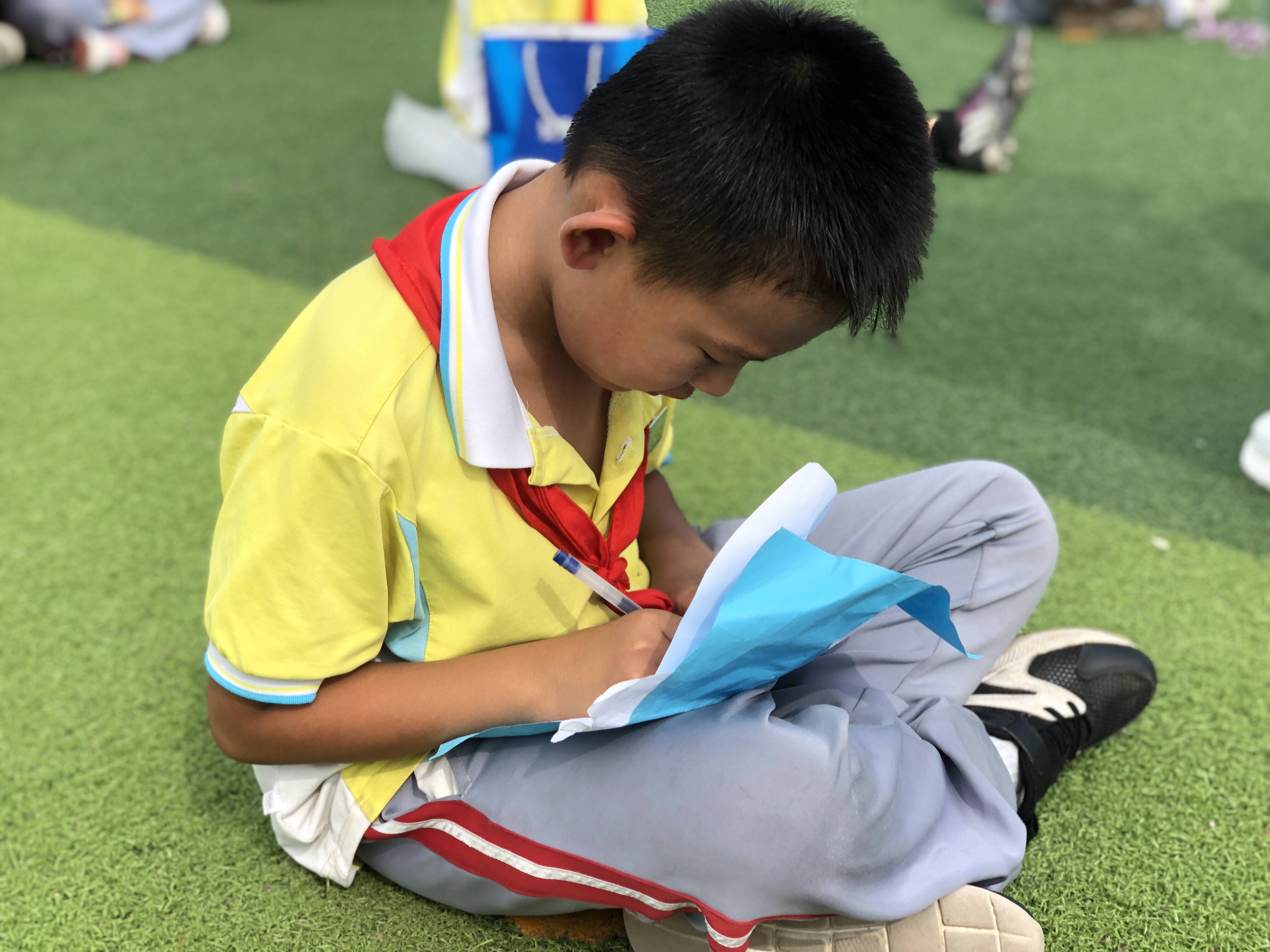 青岛红石崖小学举办秋季开学典礼暨家长开放日活动