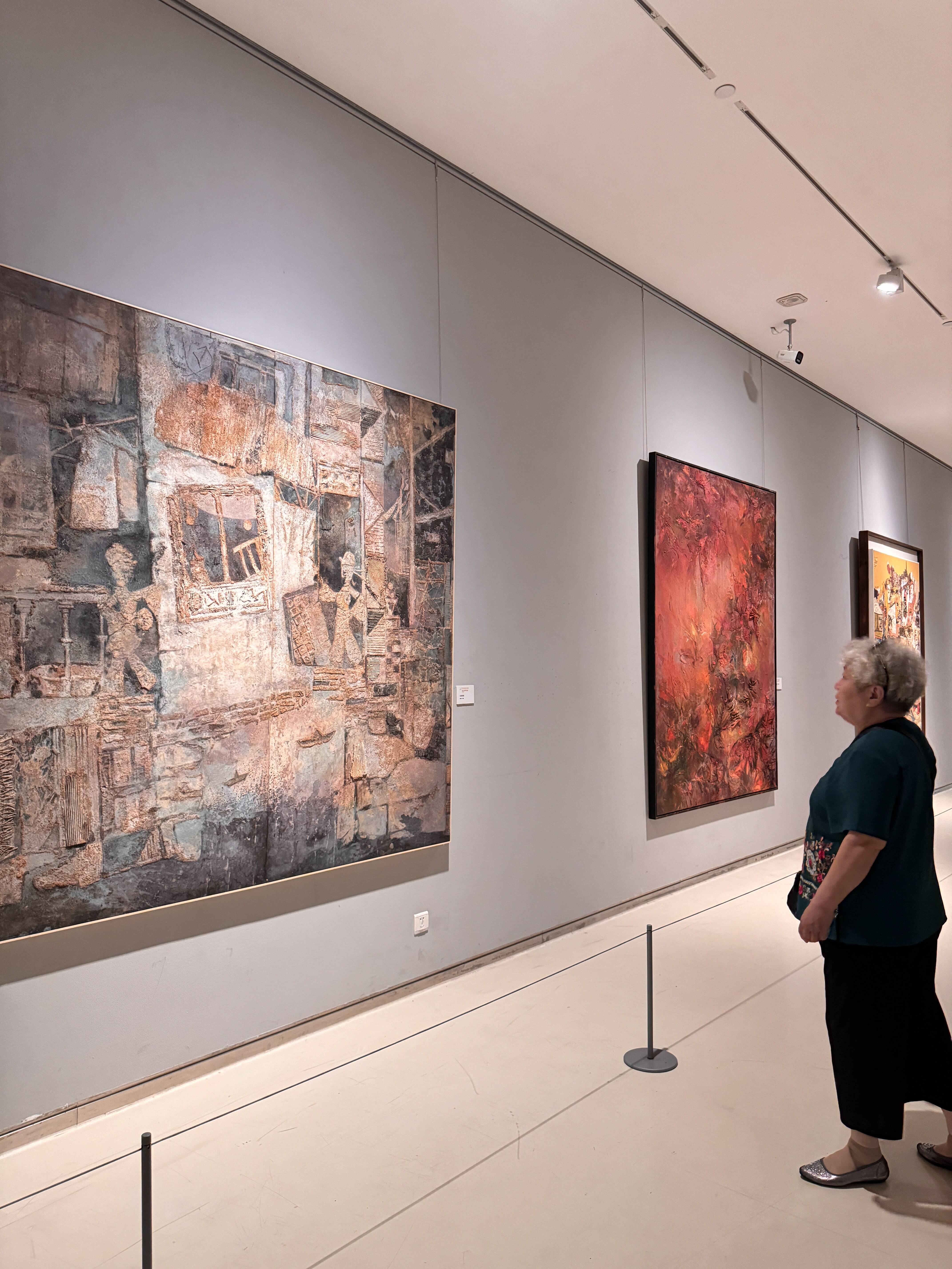 暑假再添好去处 "第十四届全国美术作品展览综合材料绘画作品展"正在