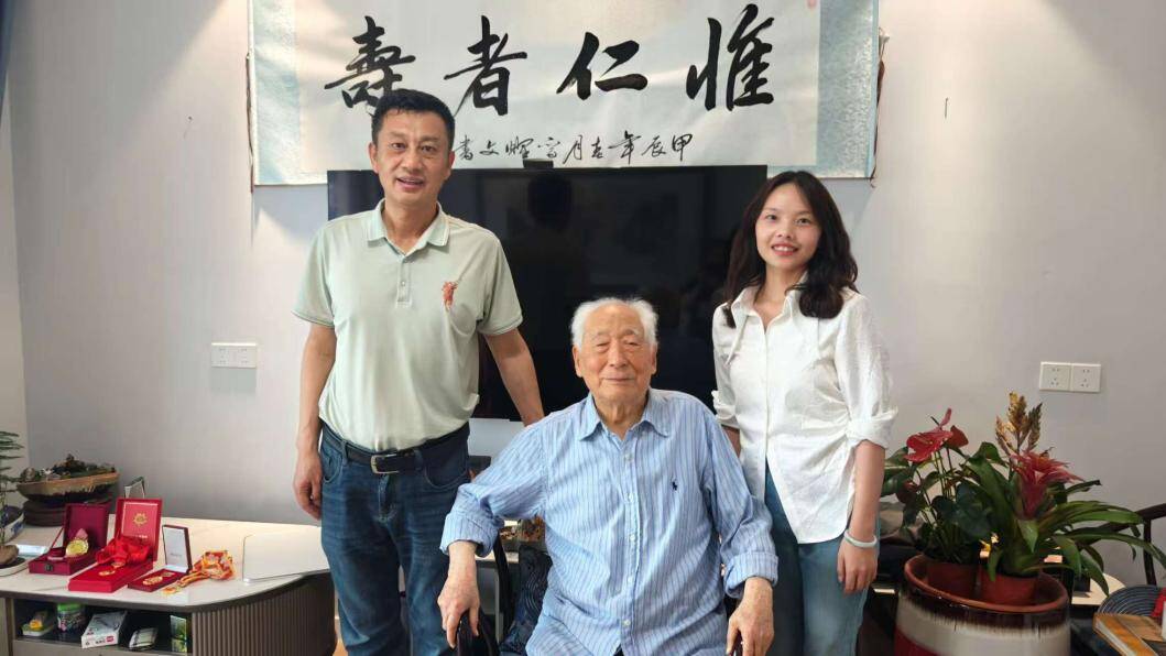重走山東新聞干部“北上南下”之路  山東大學新聞傳播學院師生赴杭拜訪谷云冰先生
