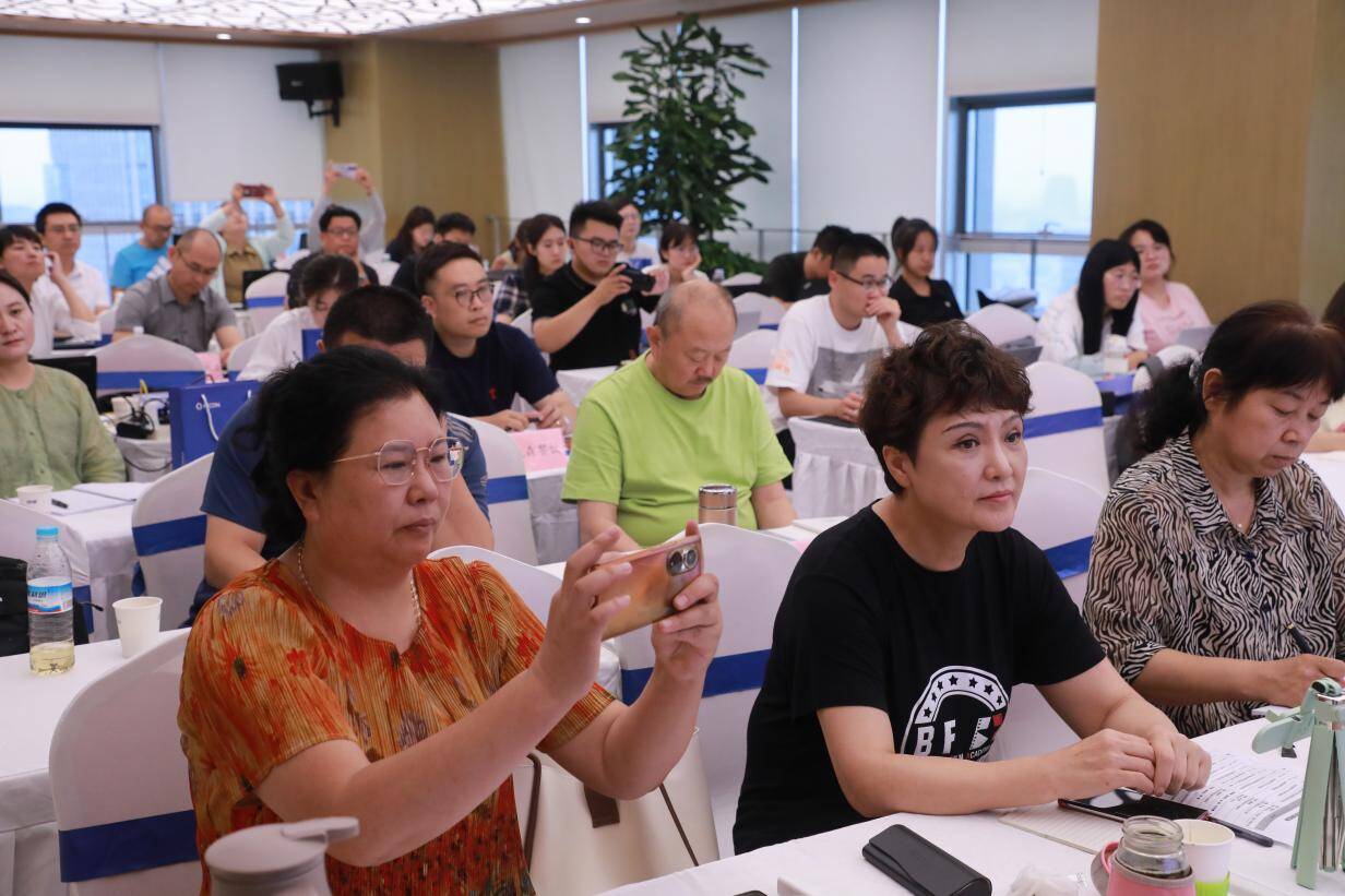 只做引领者不做追随者海看首期自媒体传播运营实用技能培训班成功举办