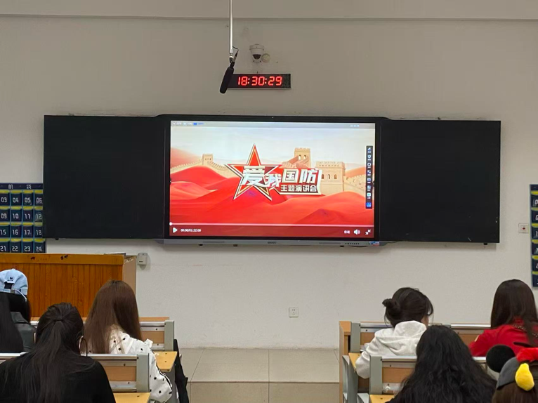 艺术设计系组织收看“爱我国防”主题演讲会特别节目