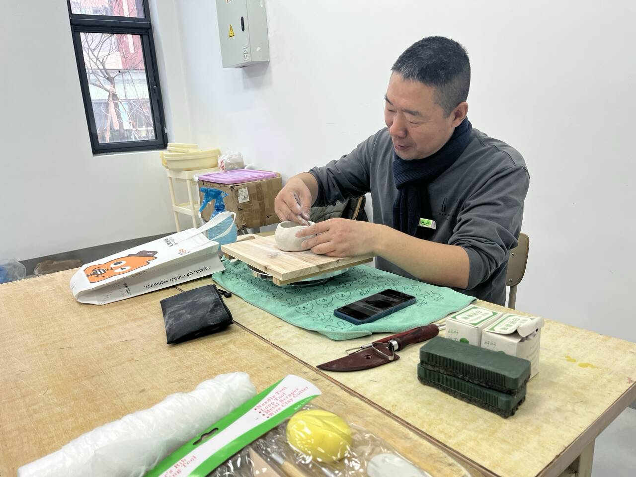 双师共育传非遗 陶泥指尖承匠心 ——陶瓷设计与工艺专业《陶艺基础》实践课纪实