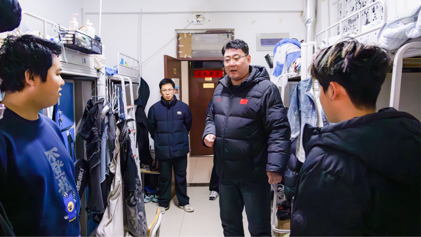 艺术设计系开展“情系学生，关怀入寝室”走访活动