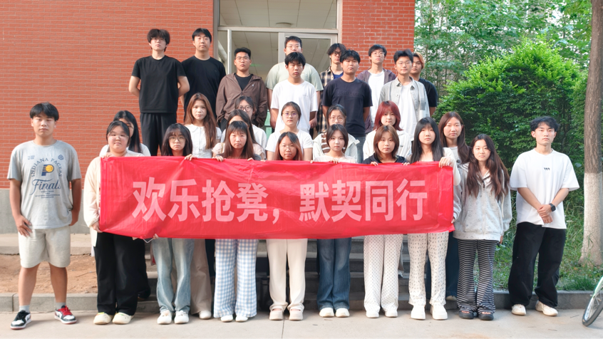 艺术设计系举办“欢乐抢凳，默契同行”趣味活动