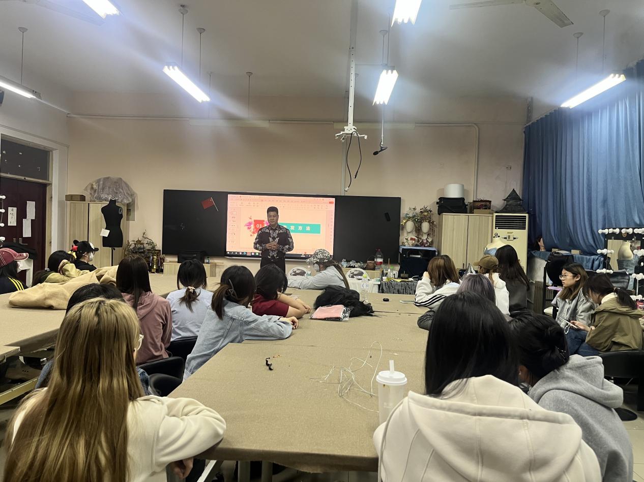 匠心塑发 艺启新程——山东传媒职业学院刘兆林技能大师工作室举办盘发设计专题讲座