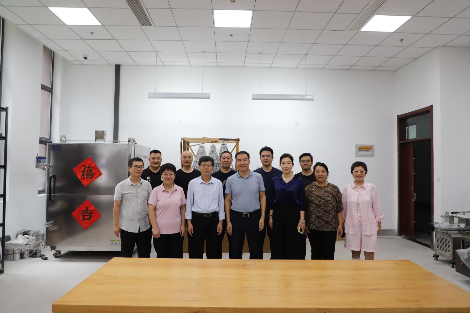 我系陶瓷设计与工艺专业举行实训室首窑点火仪式