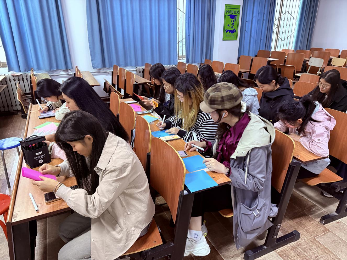 党研社开展“寒露诗韵，秋意寻踪”主题活动