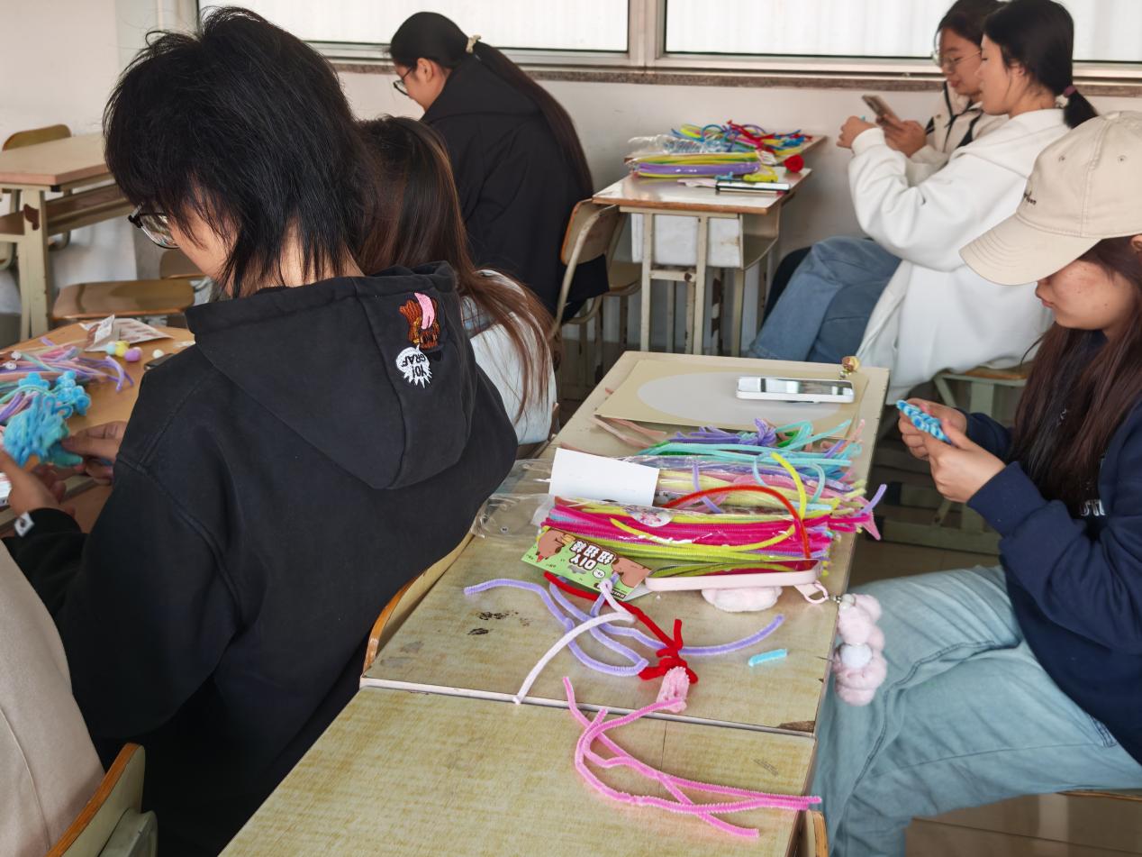 山传网视社开展“扭转寒序，巧绘立冬”活动