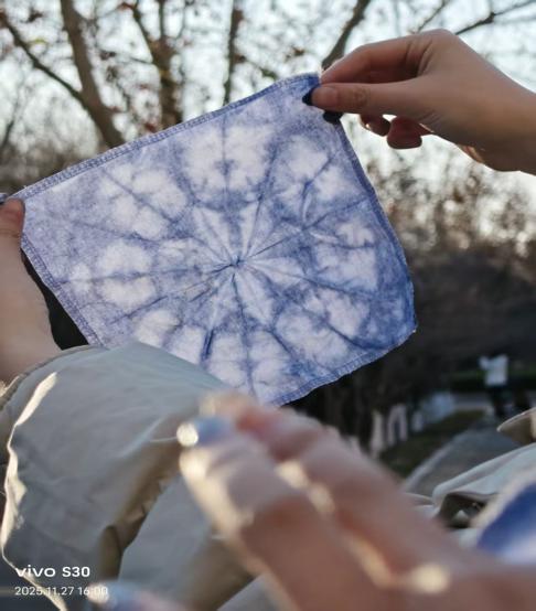 新时代文学社开展非遗扎染制作活动——“优秀传统文化”系列活动（三）