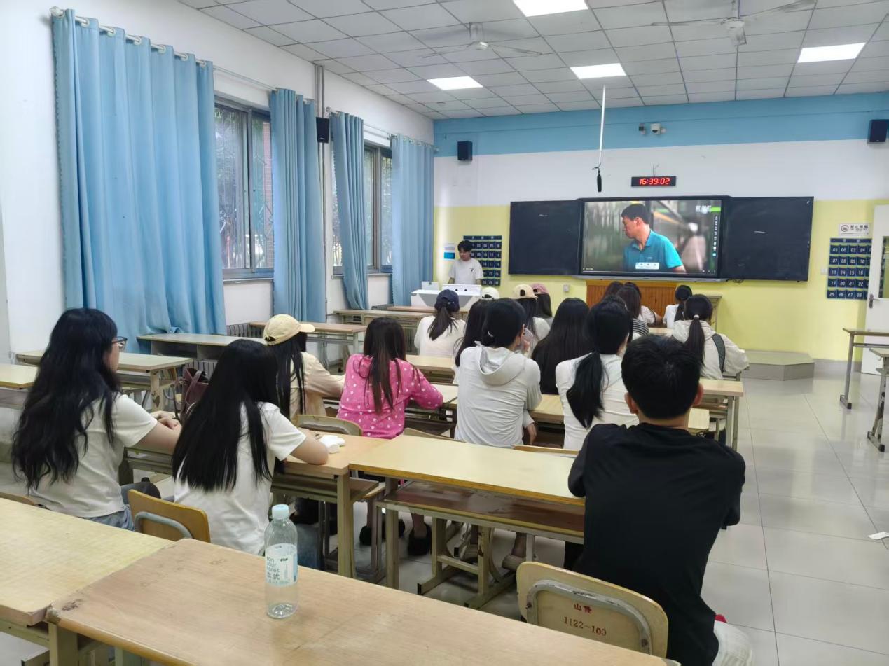 思政大合唱社团举办“品读新华文稿，悟工具藏匠心”——大国工匠研读分享会